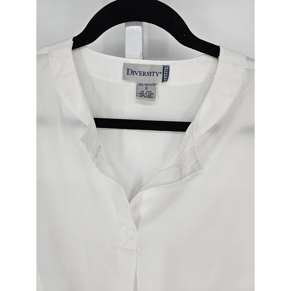 DIVERSITY Petite Women's White Short Sleeve V-neck Casual Blouse Top Size 8 - Picture 3 of 4